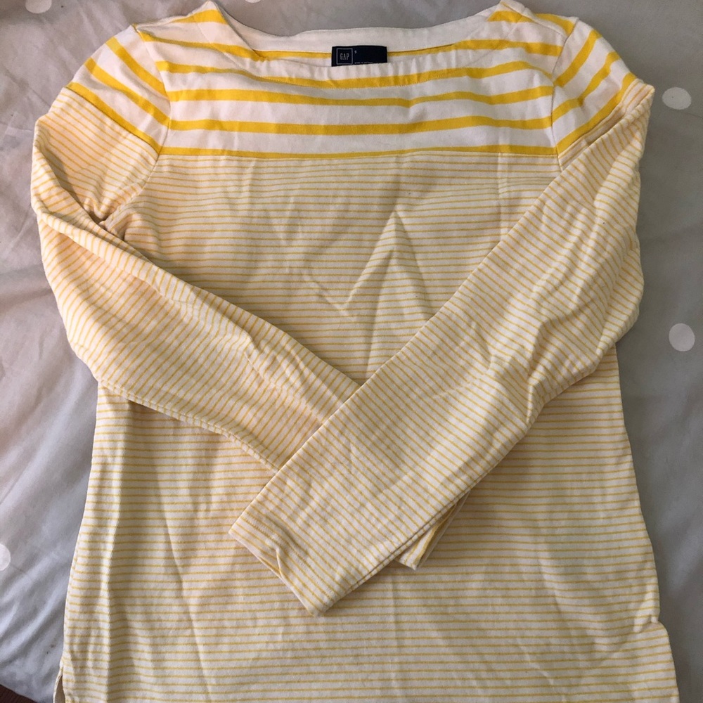 White and yellow T-shirt